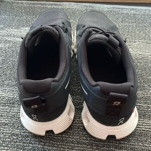 On cloud 5 Terry black size 7 men’s